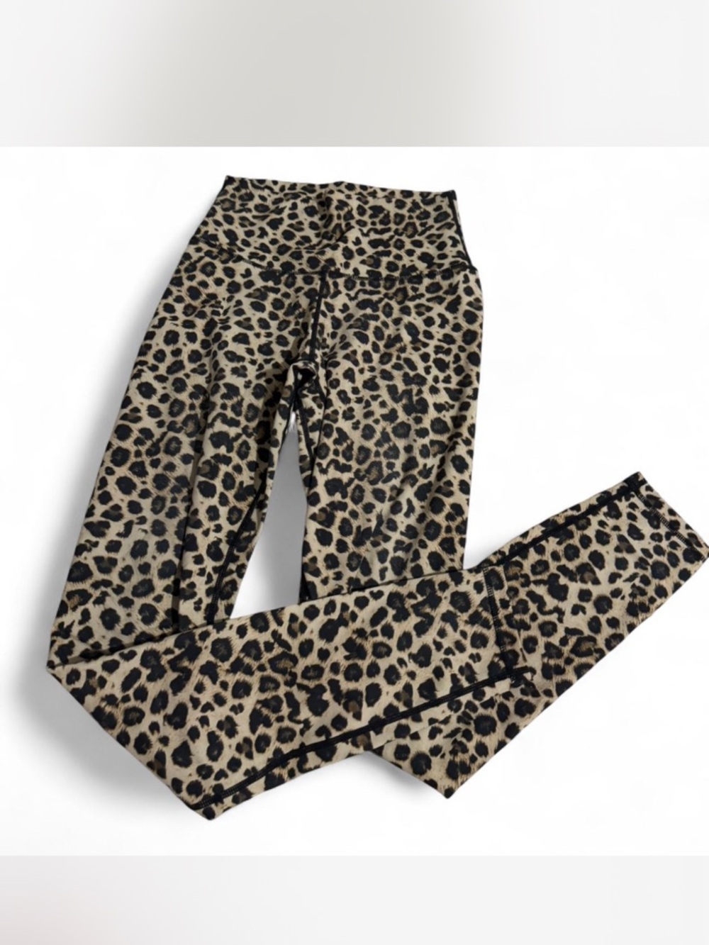 Leopard print high-waisted leggings #leopardprint #leggings